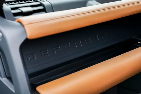 PF70KHR Land Rover Defender 3.0 P400 X 110 5dr Auto [7 Seat] Thumbnail #52