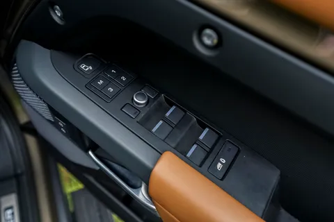 PF70KHR Land Rover Defender 3.0 P400 X 110 5dr Auto [7 Seat] Thumbnail #62