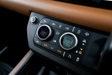 PF70KHR Land Rover Defender 3.0 P400 X 110 5dr Auto [7 Seat] Thumbnail #76