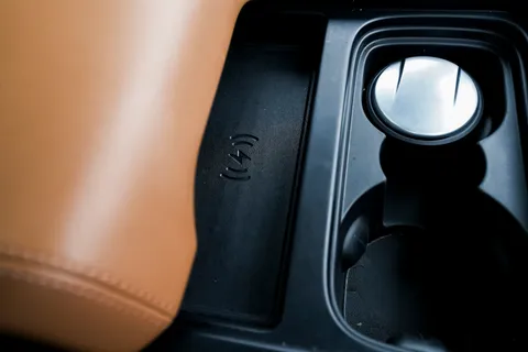 PF70KHR Land Rover Defender 3.0 P400 X 110 5dr Auto [7 Seat] Thumbnail #78