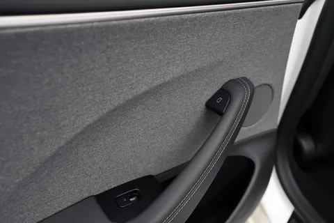 ML25XSD Tesla Model 3 RWD 4dr Auto Thumbnail #41