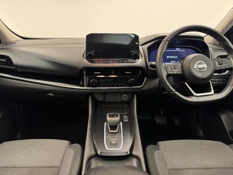 DX22YWA Nissan Qashqai 1.3 DiG-T MH 158 N-Connecta [Glass Rf] 5dr Xtronic Thumbnail #2