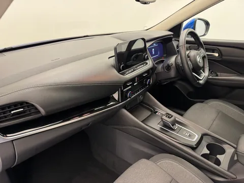 DX22YWA Nissan Qashqai 1.3 DiG-T MH 158 N-Connecta [Glass Rf] 5dr Xtronic Thumbnail #12