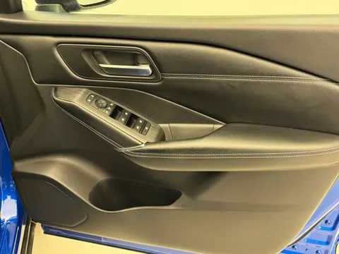 DX22YWA Nissan Qashqai 1.3 DiG-T MH 158 N-Connecta [Glass Rf] 5dr Xtronic Thumbnail #17