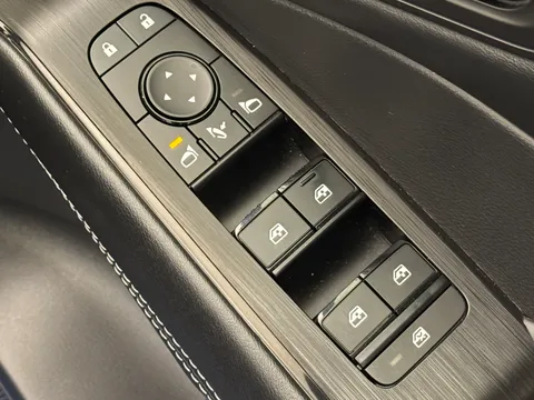 DX22YWA Nissan Qashqai 1.3 DiG-T MH 158 N-Connecta [Glass Rf] 5dr Xtronic Thumbnail #18