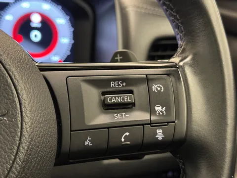 DX22YWA Nissan Qashqai 1.3 DiG-T MH 158 N-Connecta [Glass Rf] 5dr Xtronic Thumbnail #23