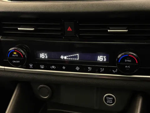 DX22YWA Nissan Qashqai 1.3 DiG-T MH 158 N-Connecta [Glass Rf] 5dr Xtronic Thumbnail #27