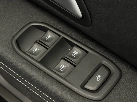 DP72HJC Dacia Duster 1.3 TCe 130 Prestige 5dr Thumbnail #19