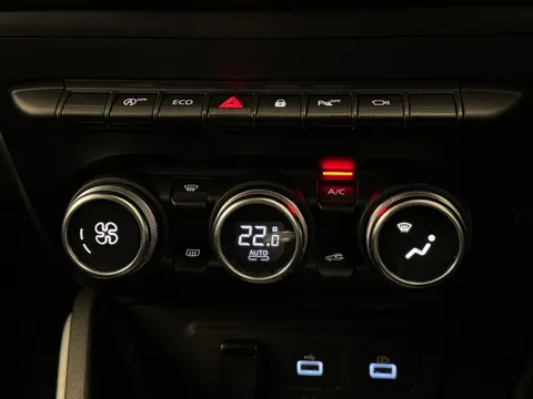 DP72HJC Dacia Duster 1.3 TCe 130 Prestige 5dr Thumbnail #26