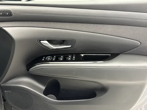 DX25XPE Hyundai Tucson 1.6T Hybrid Ultimate 5dr Auto Thumbnail #17