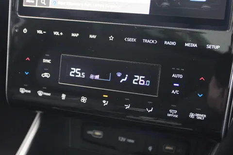 DE22EFM Hyundai Tucson 1.6 TGDi Hybrid 230 Ultimate 5dr 2WD Auto Thumbnail #32