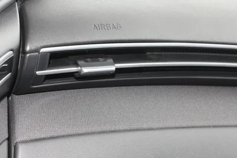 ET21ZZG Hyundai Tucson 1.6 TGDi Premium 5dr 2WD Thumbnail #14