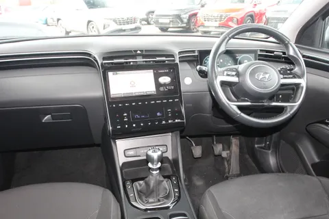 ET21ZZG Hyundai Tucson 1.6 TGDi Premium 5dr 2WD Thumbnail #16