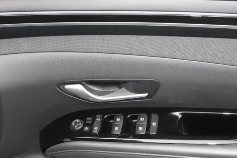 ET21ZZG Hyundai Tucson 1.6 TGDi Premium 5dr 2WD Thumbnail #19