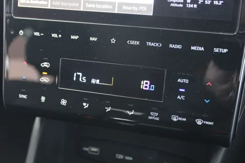 ET21ZZG Hyundai Tucson 1.6 TGDi Premium 5dr 2WD Thumbnail #32