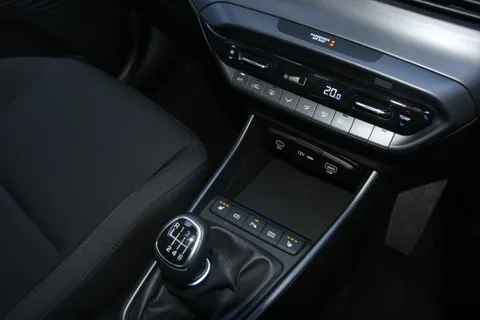 EA25AXW Hyundai i20 1.0T GDi Premium 5dr Thumbnail #23