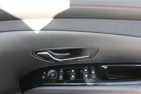 EA74DKV Hyundai Tucson 1.6T Plug-in Hybrid N Line S 5dr 4WD Auto Thumbnail #19