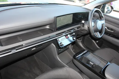 EF24VDD Hyundai Tucson 1.6T Plug-in Hybrid Premium 5dr 4WD Auto Thumbnail #9