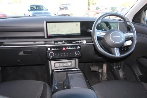 EF24VDD Hyundai Tucson 1.6T Plug-in Hybrid Premium 5dr 4WD Auto Thumbnail #14