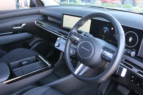 EF24VDD Hyundai Tucson 1.6T Plug-in Hybrid Premium 5dr 4WD Auto Thumbnail #18