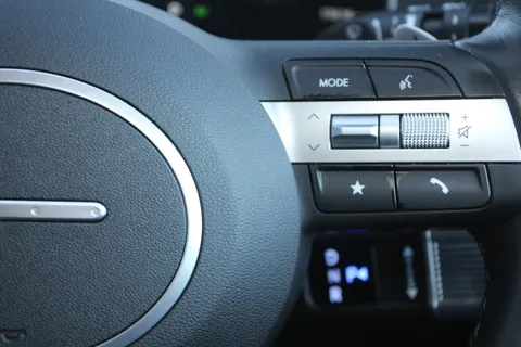 EF24VDD Hyundai Tucson 1.6T Plug-in Hybrid Premium 5dr 4WD Auto Thumbnail #24