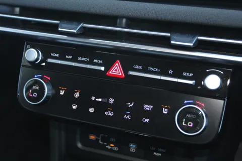 EF24VDD Hyundai Tucson 1.6T Plug-in Hybrid Premium 5dr 4WD Auto Thumbnail #31