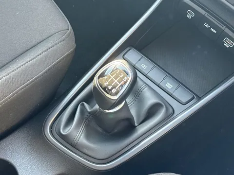 DT24EKR Hyundai Bayon 1.0 TGDi Advance 5dr Thumbnail #16