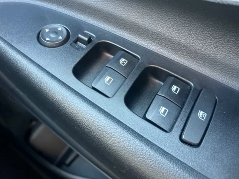 DL22XXB Hyundai i20 1.0T GDi 48V MHD SE Connect 5dr Thumbnail #29