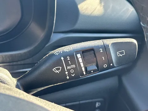 EA25AZN Hyundai i20 1.0T GDi Premium 5dr Thumbnail #31