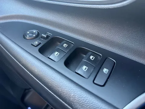 EA25AZN Hyundai i20 1.0T GDi Premium 5dr Thumbnail #32