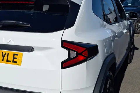 BF75YLE Dacia Duster 1.2 TCe 130 Journey 5dr Thumbnail #18