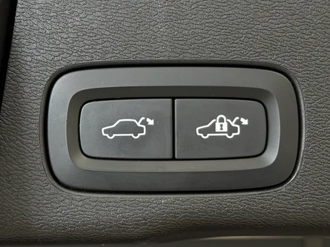 KR23MFY Volvo XC60 2.0 B4D Plus Dark 5dr AWD Geartronic Thumbnail #35