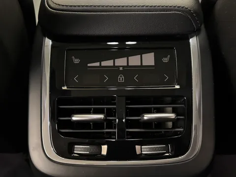 KR23MFY Volvo XC60 2.0 B4D Plus Dark 5dr AWD Geartronic Thumbnail #16