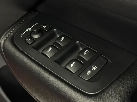 KR23MFY Volvo XC60 2.0 B4D Plus Dark 5dr AWD Geartronic Thumbnail #21
