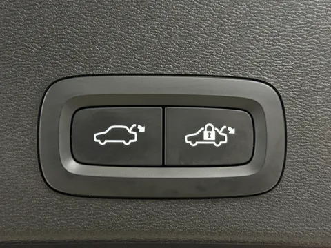 DS72XFD Volvo XC40 1.5 T4 Recharge PHEV Plus Dark 5dr Auto Thumbnail #32