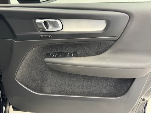 DS72XFD Volvo XC40 1.5 T4 Recharge PHEV Plus Dark 5dr Auto Thumbnail #19