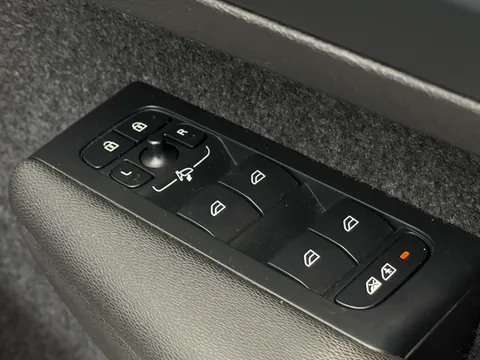 DS72XFD Volvo XC40 1.5 T4 Recharge PHEV Plus Dark 5dr Auto Thumbnail #20