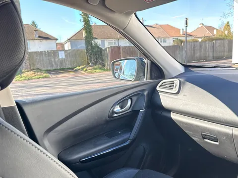 HT19OJD Renault Kadjar 1.3 TCE Iconic 5dr Thumbnail #24
