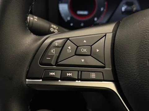 OW25AYY Nissan Juke 1.0 DiG-T N-Connecta 5dr Thumbnail #23