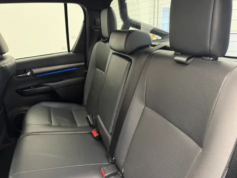 DS23HNX Toyota Hilux Invincible X D/Cab Pick Up 2.8 D-4D Auto Thumbnail #10