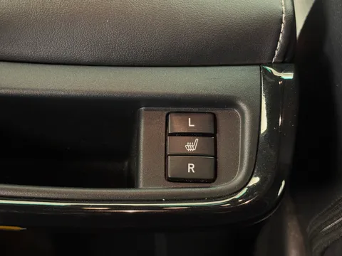 DS23HNX Toyota Hilux Invincible X D/Cab Pick Up 2.8 D-4D Auto Thumbnail #12