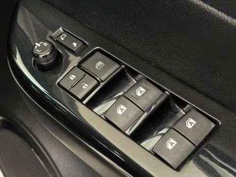 DS23HNX Toyota Hilux Invincible X D/Cab Pick Up 2.8 D-4D Auto Thumbnail #19