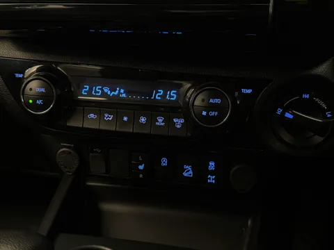 DS23HNX Toyota Hilux Invincible X D/Cab Pick Up 2.8 D-4D Auto Thumbnail #25