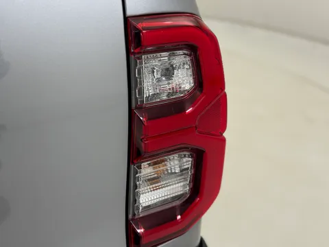 DS23HNX Toyota Hilux Invincible X D/Cab Pick Up 2.8 D-4D Auto Thumbnail #34