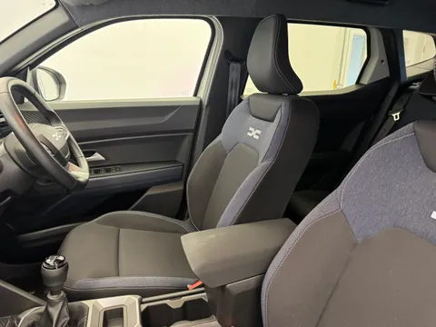 MC74ODJ Dacia Duster 1.2 TCe 130 Journey 5dr Thumbnail #13