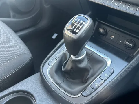 AF23WDP Hyundai Kona 1.0 TGDi 48V MHEV Premium 5dr Thumbnail #14