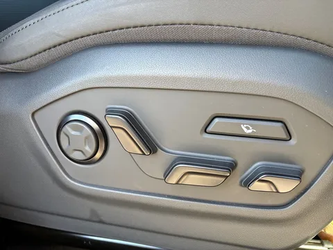 MH75WBY Hyundai Santa Fe 1.6 TGDi Hybrid Calligraphy 5dr 4WD Auto Thumbnail #17