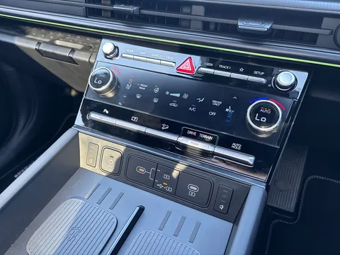 MH75WBY Hyundai Santa Fe 1.6 TGDi Hybrid Calligraphy 5dr 4WD Auto Thumbnail #22