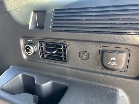 MH75WBY Hyundai Santa Fe 1.6 TGDi Hybrid Calligraphy 5dr 4WD Auto Thumbnail #24