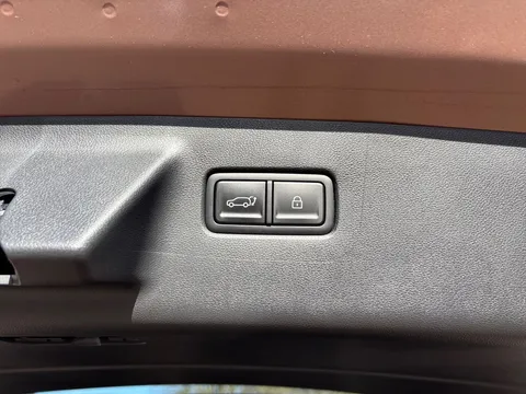 MH75WBY Hyundai Santa Fe 1.6 TGDi Hybrid Calligraphy 5dr 4WD Auto Thumbnail #26